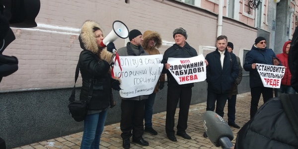Пожежі під контроль: активісти вимагають захистити історичні будинки у центрі столиці [фото, відео]