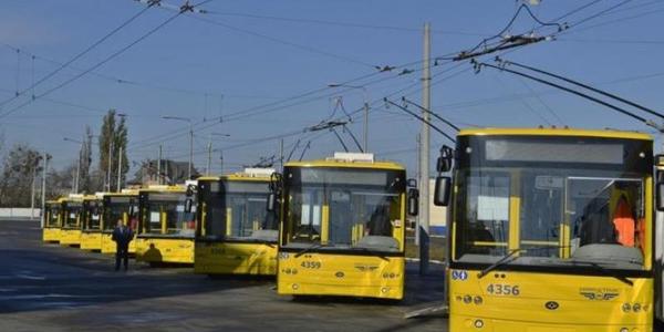 На які маршрути у Києві виставили додаткові автобуси і тролейбуси