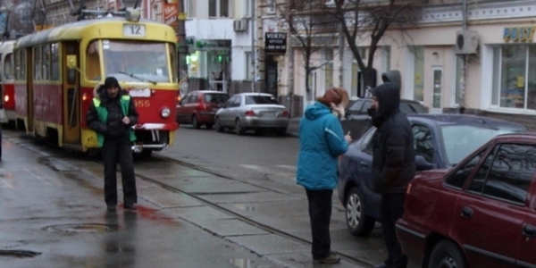 У Києві автомобілістів закликали не платити готівкою за паркування шахраям