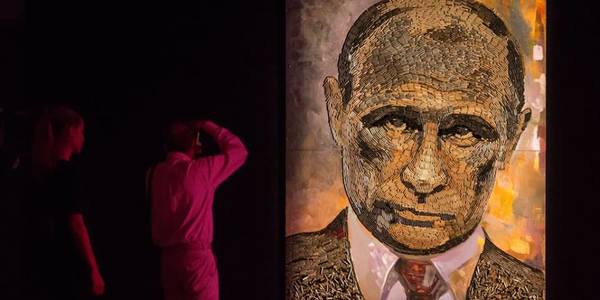 У Нью-Йорку презентували портрет Путіна, складений  із гільз зібраних у Києві