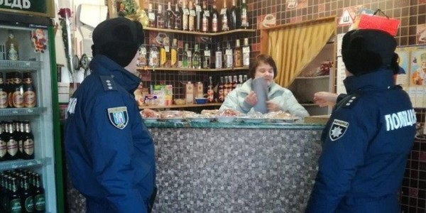 Поліція Києва перевіряє наливайки, де продають сурогатний алкоголь