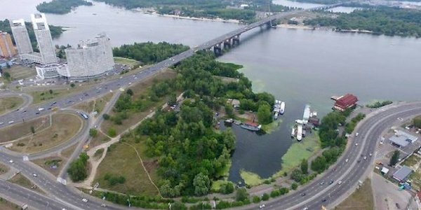 Стало відомо, що далі буде з річкою Почайна і затокою Вовкувата у Києві [відео]