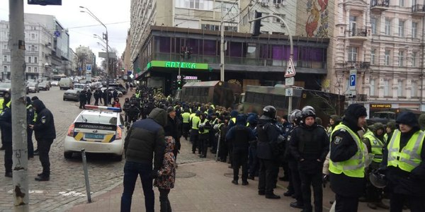 Більше 2 тисяч правоохоронців перекрили центр Києва
