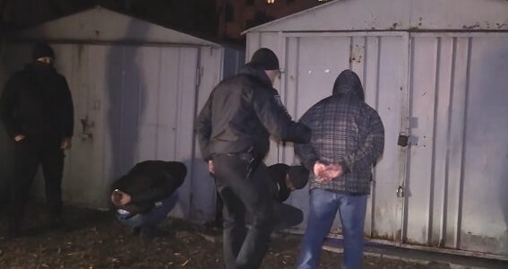 У Києві поліцейські затримали групу викрадачів елітних авто