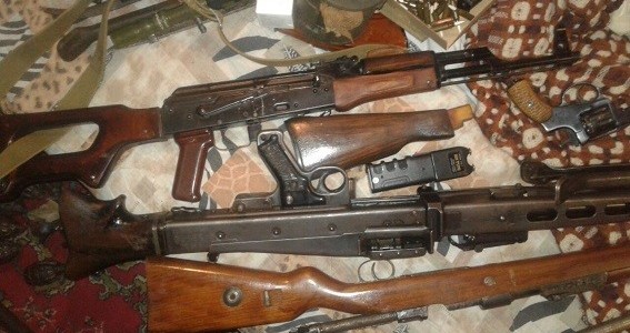 Поліцейські затримали озброєного чоловіка за крадіжку в супермаркеті