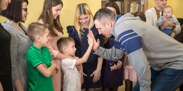 Кличко пообіцяв збільшувати допомогу будинкам сімейного типу [відео]