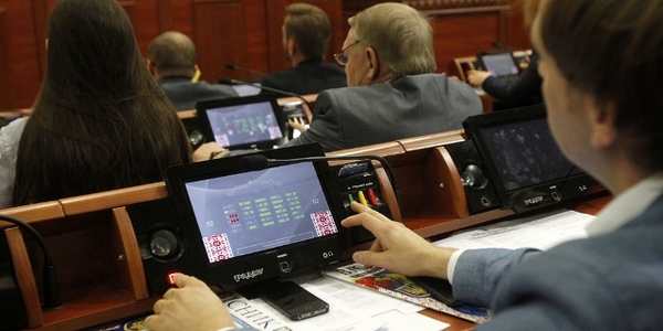 Сесія Київради має розглянути: велодоріжки по місту, перейменування аеропорту и гілки метро, боротьба з оголошеннями