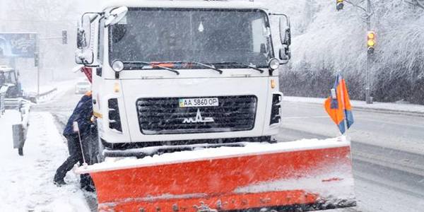 У КМДА попросили водіїв сьогодні не затримуватися на роботі, очікується снігопад