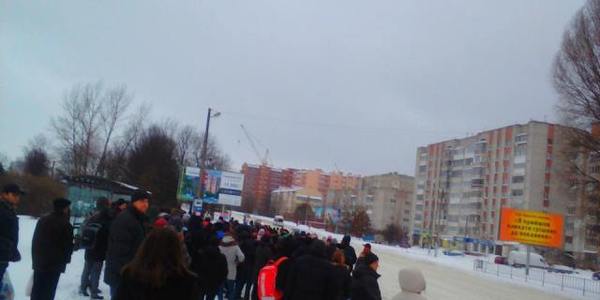 На Куренівці у Києві утворився пасажирський колапс через закриття руху тролейбусів