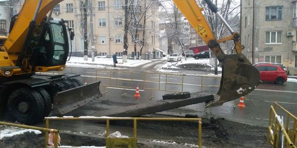 Київавтодор поскаржився, що працівники Київенерго пошкодили новеньке дорожнє покриття