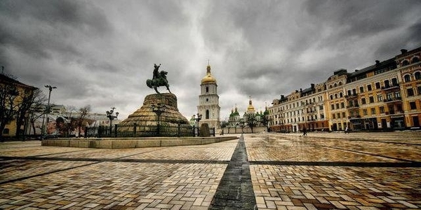 Столицю вкриють хмари: яка погода очікує киян цього тижня