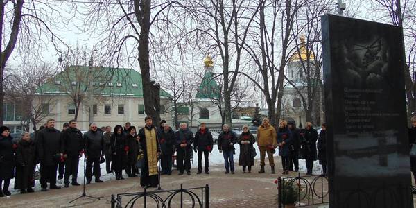 На Подолі відбувся мітинг-реквієм за загиблими в Афганістані