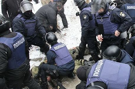 У Києві внаслідок бійки під судом затримано три людини