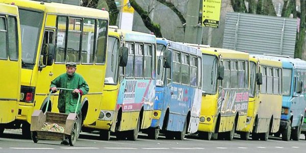 Влада Києва обіцяє суворе покарання для маршруток-порушників та «нелегалів»