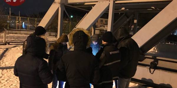 У Києві на вокзалі троє невідомих побили та пограбували громадянина Польщі