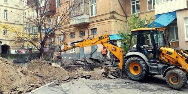 Київенерго не закопує ями після ремонтів через борги киян [список]