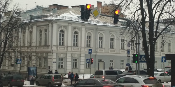 Для безпеки киян у центрі запрацював новий світлофор