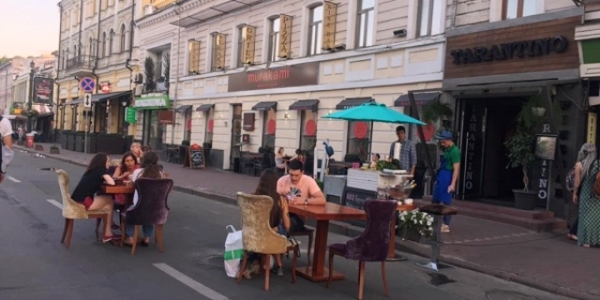 Всі літні кафе у центрі Подолу у Києві будуть в єдиному стилі 