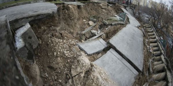 У Києві продовжують боротьбу із зсувом, що стався у 2015 році