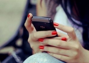 Поліцейські  повернули жінці крадений телефон і затримали кишенькового злодія