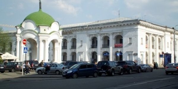 Суд у Києві: приватників зобов’язали повернути Гостинний двір державі