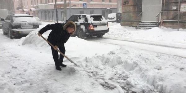 Депутати «Солідарності» долучилися до розчистки Києва від снігу