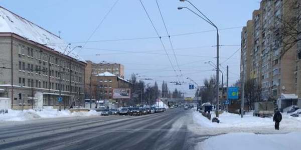 У Києві не припиняють розчищати вулиці і у день 