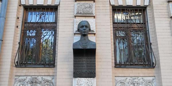 У столиці вкрали бронзове погруддя Лесі Українки
