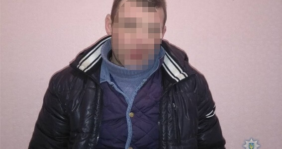 У Києві зловмисник пилкою відкрив замок автомобіля «ВАЗ» та вкрав звідти ящик із інструментами