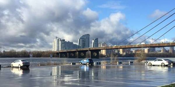 У вихідні парковка безкоштовна, найменші тарифи будуть на перехоплюючих паркінгах