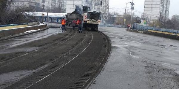 На двох важливих транспортних розв’язках у Києві обмежать рух для капремонту
