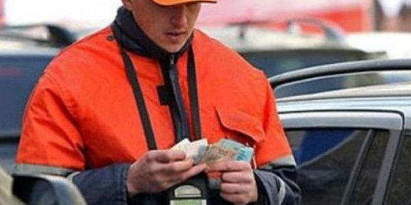 Побачили паркувальника – телефонуйте на гарячу лінію