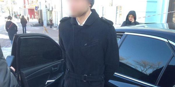 У Києві затримали зловмисника, який намагався обміняти 11 тис. фальшивих доларів США