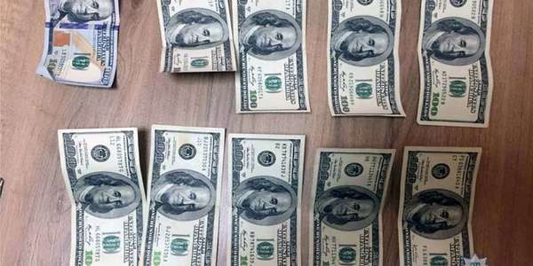 Поліцейські виявили шахраїв, які незаконно продавали присвоєне житло