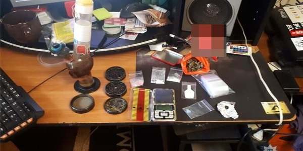 У Києві затримали 16-річну дівчину з наркотиками на 80 тис грн