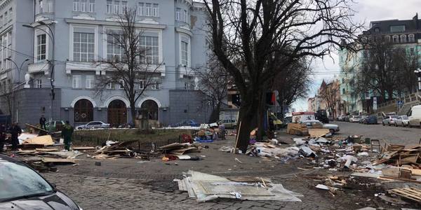 Сьогодні з Андріївського узвозу виселили торговців сувенірами