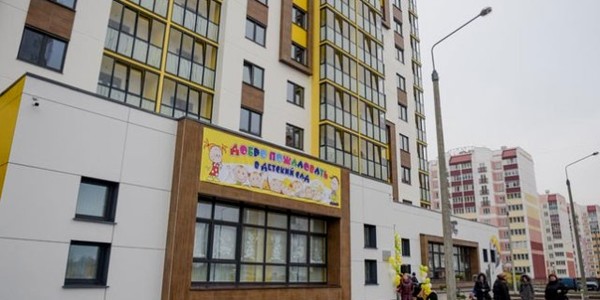Нові зупинки і заборона паркування біля житла: змінилися правила в містобудуванні