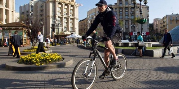 У Києві у велошколах навчатимуть їздити по автошляхах [адреси]