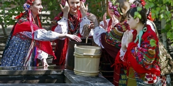 Два місця у Києві, де відсвяткувати справжній «обливаний понеділок»