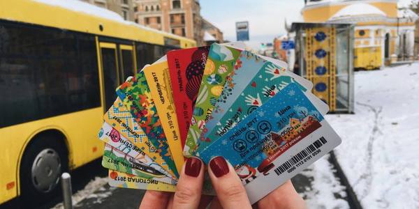Три яскравих варіанти: кияни обирають дизайн проїзних на червень