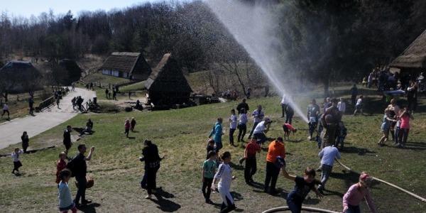 Як у Києві «обливаний понеділок» святкували
