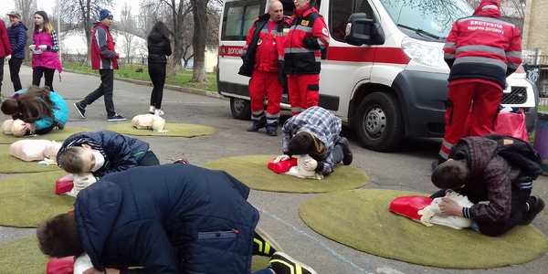 Столичних школярів навчили рятувати потерпілих та правильно харчуватися