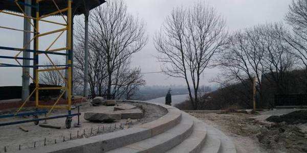 Як реконструюють парк Володимирська гірка у столиці