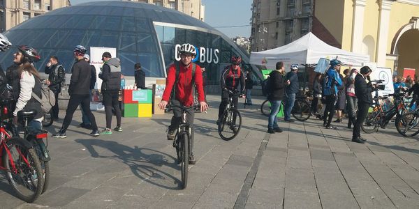 Столичні офісні працівники добиралися на роботу велосипедом