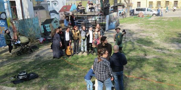 Учасники «Музичного батальйону» відкрили сезон концертів на підтримку скверу імені Сліпака