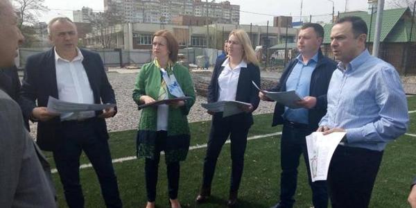 Як оновлять центральний стадіон Троєщини