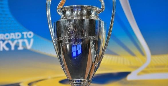 З Кубками Ліги Чемпіонів УЄФА можна буде сфотографуватися біля мерії