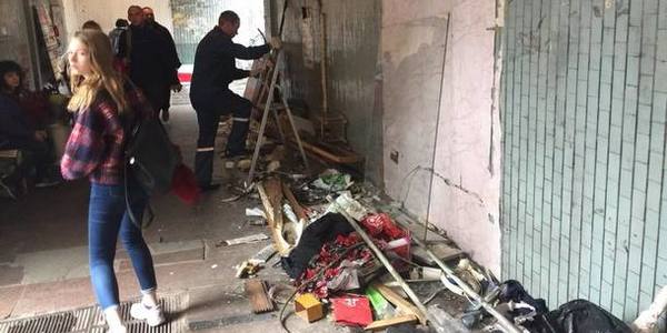 У Києві біля станції метро «Чернігівська» знесли МАФи