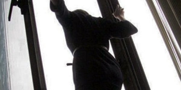 У Києві жінка викинулася з вікна 21 поверху