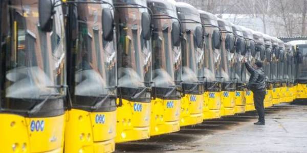 Київрада надала можливість придбати ще 17 трамваїв та 112 автобусів для міста